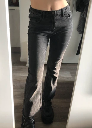 jeans denim a zampa a vita alta nero , marque: Stradivarius, état: Très bon état, taille: S / 36 / 8, 9,00 €, 10,15 € Protection acheteurs incluse