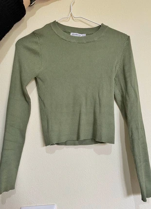 T-shirt maniche lunghe cropped, color verde oliva, taglia XS, brand: Stradivarius, condizioni: Ottime, taglia: XS / IT 38 / EU 34, €5.00, €5.95 include la Protezione acquisti