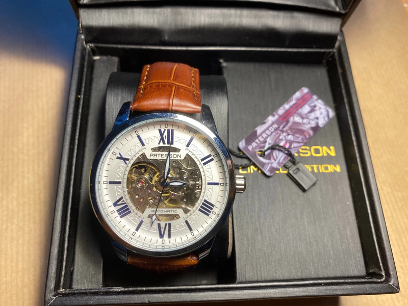 dition limit eNeuf Noel montre Paterson Cuir automatique avec