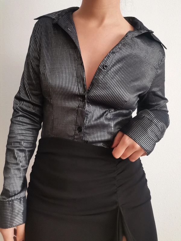 Camisa vintage disco 80's preta acetinada com riscas prateadas 3