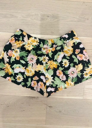 Short à fleurs doublé - Bershka - Taille S/36 - Très bon état, marque: Bershka, état: Très bon état, taille: S / 36 / 8, 4,00 €, 4,90 € Protection acheteurs incluse