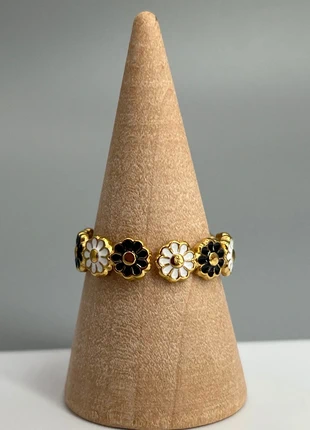 Black and White Daisy Flower Open Ring – Stainless Steel Gold Plated.png, marca: strabello, estado: Muito bom, tamanho: Ajustável, €9.90, €11.10 inclui Proteção do Comprador Pro