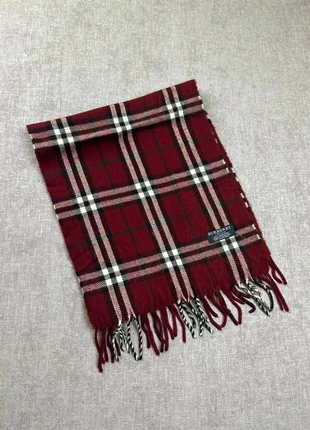 Écharpe Burberry bordeaux, marke: Burberry, zustand: Sehr gut, 45,00 €, 47,95 € beinhaltet Vinted-Käuferschutz Pro