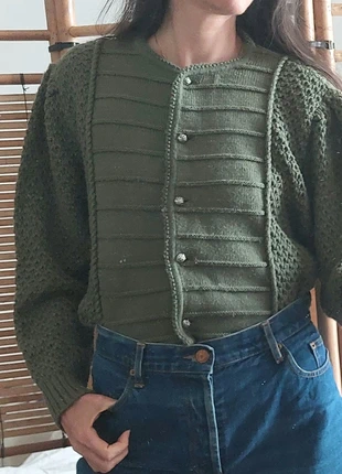 Cardigan autrichien vert olive 45% laine vierge, brand: Vintage Love, condition: Very good, size: L / 40 / 12, €60.00, €63.70 includes Buyer Protection