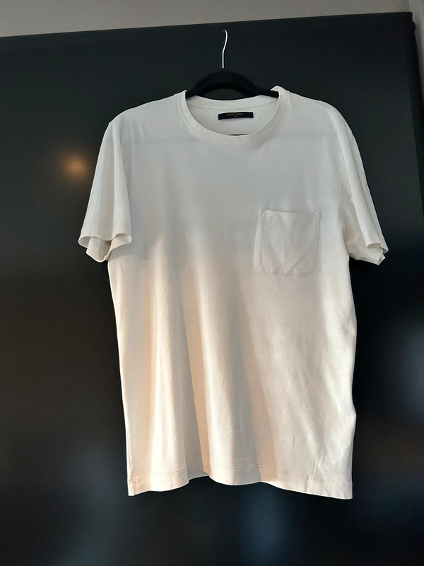 Louis Vuitton Half Damier Pocket T-Shirt (Blanc lait - M) - Vinted