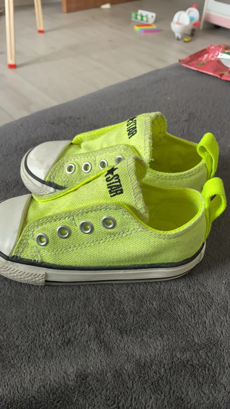 Lime green best sale converse