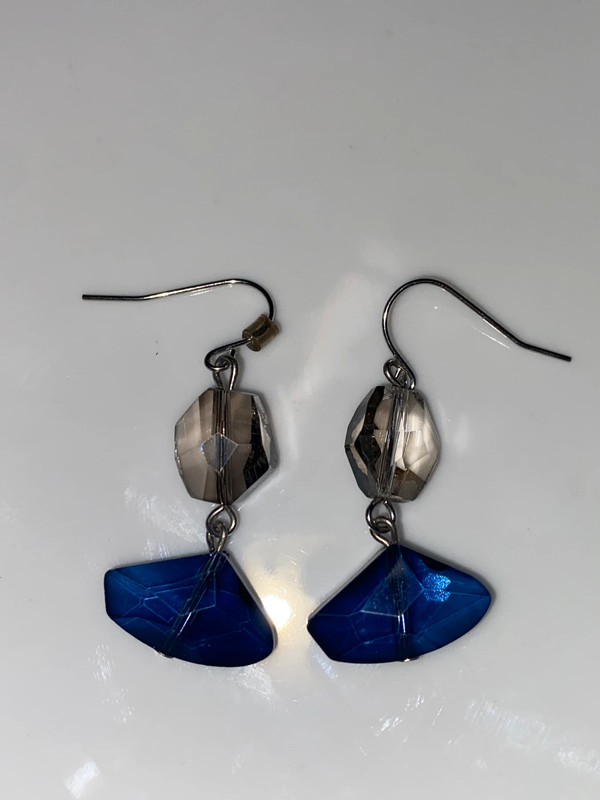 Pair hanging dangly silvertone metal pierced earrings blue clear faceted glass 3