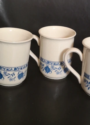 Vintage Blue Willow en Blue Onion mokken, merk: Willow, staat: Heel goed, € 12,00, € 13,30 inclusief Kopersbescherming