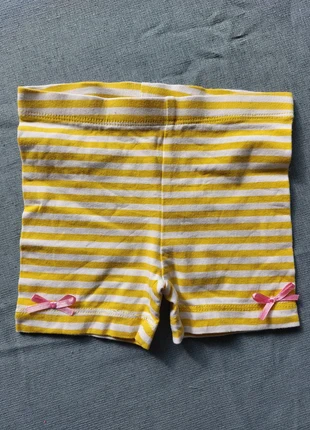 Schattig kort broekje , hema maat 68 (24), marque: Hema, état: Très bon état, taille: 6-9 mois / 68 cm, 1,50 €, 2,28 € Protection acheteurs incluse