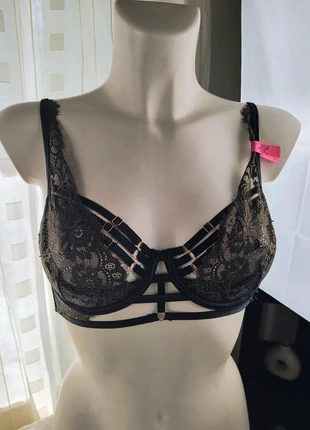 Hunkemoller Soutien-gorge noir dentelle 90B détails harness, marca: Hunkemöller, estado: Nuevo con etiquetas, tamaño: 90B, 23,90 €, 25,80 € Protección al comprador Pro incluida