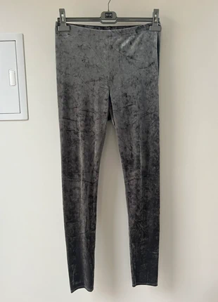 Monki Silver Grey Velvet Leggings , marque: Monki, état: Très bon état, taille: M / 38 / 10, 10,00 €, 11,20 € Protection acheteurs incluse