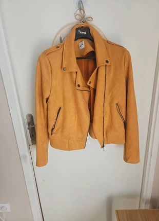 Veste biker suédine La Halle T42 moutarde, brand: La Halle, condizioni: Ottime, taglia: XL / IT 46 / EU 42, €16.00, €17.50 include la Protezione acquisti