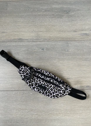 Leuk heuptasje, marque: Enrico Benetti, état: Très bon état, 2,00 €, 2,80 € Protection acheteurs incluse