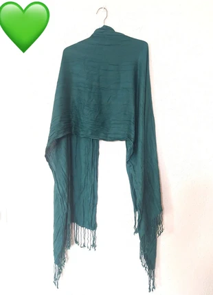 💖Elegante pañuelo verde con flecos/Écharpe Verte Élégante unos 200 cm x 60 cm, marque: La Boutique, état: Très bon état, 18,00 €, 19,60 € Protection acheteurs incluse