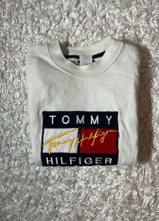 Sweatshirt Tommy Hilfiger vintage Y2K avec grand logo brodé, merk: Tommy Hilfiger, staat: Heel goed, maat: M, € 12,00, € 13,30 inclusief Kopersbescherming