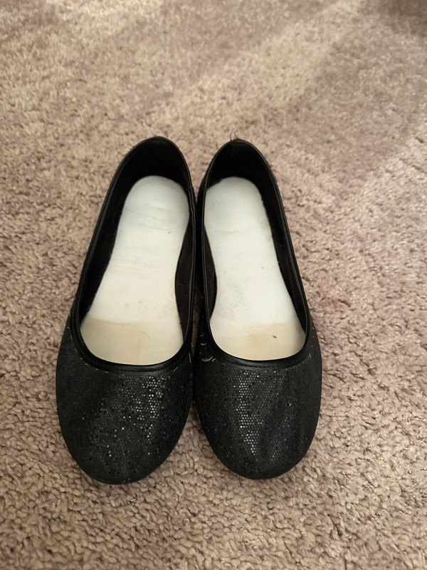 Black sparkly flats 1