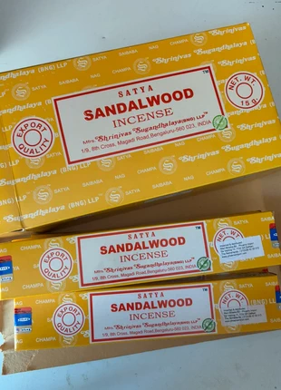 Sandalwood wierook 3x met houten houder, marque: Satya, état: Neuf sans étiquette, 5,50 €, 6,48 € Protection acheteurs incluse