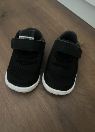 Sapatilhas Nike, marque: Nike, état: Très bon état, taille: 18, 10,00 €, 11,20 € Protection acheteurs incluse