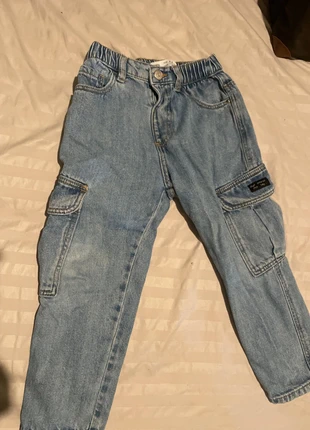 Jeans zara 3-4, marque: Zara, état: Très bon état, taille: 3 ans / 98 cm, 8,00 €, 9,10 € Protection acheteurs incluse