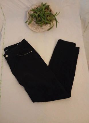 Jeans noir en velours de Bonobo pour Femme- Taille 38 Slim Fit, marque: Bonobo, état: Neuf avec étiquette, taille: M / 38 / 10, 7,00 €, 8,05 € Protection acheteurs incluse