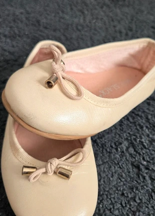 Balerinas marfil Talla28 aunque talla pequeño valdría para una 27, merk: coffe black, staat: Heel goed, maat: 27, € 5,00, € 5,95 inclusief Kopersbescherming