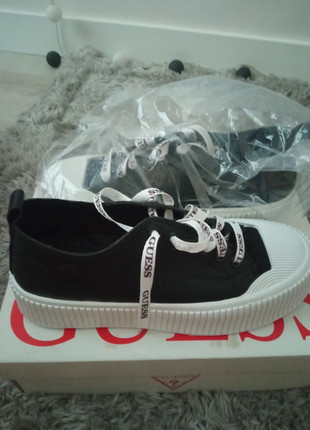 Zapatillas negras de Guess, marque: GUESS, état: Neuf sans étiquette, taille: 39, 28,00 €, 30,10 € Protection acheteurs incluse