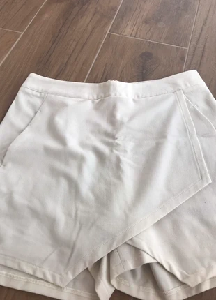 Jupe short crème drapée - Ichi - poches et fermeture éclair , marque: ICHI, état: Très bon état, taille: S / 36 / 8, 6,00 €, 7,00 € Protection acheteurs incluse