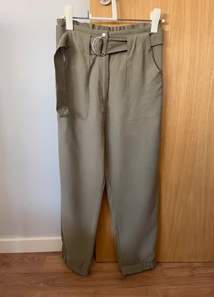 Pantalón largo caqui, marca: Pull & Bear, estado: Muy bueno, tamaño: M / 38 / 10, 12,00 €, 13,30 € Protección al comprador incluida