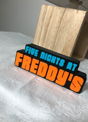 Figurine five nights at freddy’s figure fnaf logo, marke: Five Nights at Freddy's, zustand: Sehr gut, größe: Frühchen, bis 44, 8,00 €, 9,10 € beinhaltet Vinted-Käuferschutz Pro
