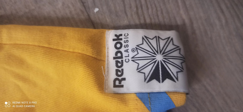 Reebok classic t best sale shirt jaune