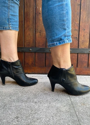 Petites bottines noires avec détail en cuir – Taille 38 – Très bon état, merk: Vintage Dressing, staat: Heel goed, maat: 38, € 10,00, € 11,20 inclusief Kopersbescherming