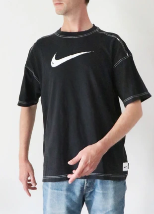 T-shirt à manches courtes noir avec surpiqûres blanches coupe oversize – Nike – M / 38 / 10, brand: Nike, condizioni: Ottime, taglia: M, €20.00, €21.70 include la Protezione acquisti