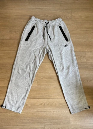 Pantalon de survêtement Nike Sportswear Tech Fleece gris - Taille L – Neuf, merk: Nike, staat: Nieuw zonder prijskaartje, maat: L, € 50,00, € 53,20 inclusief Kopersbescherming