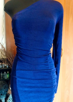 Vestito monospalla viola. Pull&bear S, merk: Pull & Bear, staat: Heel goed, maat: S / 36 / 8, € 10,00, € 11,20 inclusief Kopersbescherming