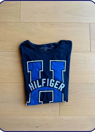 Magnifique T-shirt Tommy Hilfiger, marke: Tommy Hilfiger, zustand: Gut, größe: L, 9,00 €, 10,15 € inklusive Vinted-Käuferschutz