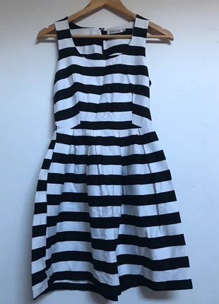Robe rayures noires et blanches, brand: Vintage Dressing, condition: New without tags, size: XS / 34 / 6, €8.00, €9.10 includes Buyer Protection
