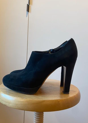 Enkellaarsjes met plateauzool en hoge hak Pollini, merk: Pollini, staat: Heel goed, maat: 40, € 20,00, € 21,70 inclusief Kopersbescherming