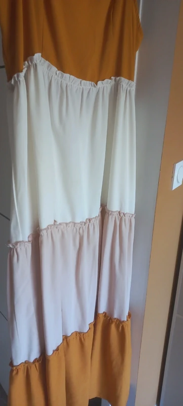 Robe moutarde neuve. - photo numéro 2
