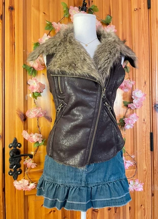 Faux Leather Zip Up Vest | Faux Fur Collar | Edgy Fitted Style | 382., brand: River Island, condition: Very good, size: M / 38 / 10, €30.00, €32.20 includes Buyer Protection