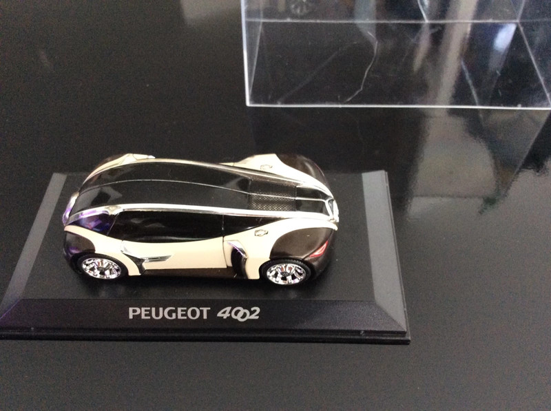 Concept car Peugeot 4002 miniature  1
