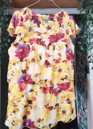 Chemisier a fleurs et volants , marque: Apt. 9, état: Bon état, taille: M / 38 / 10, 2,00 €, 2,80 € Protection acheteurs incluse