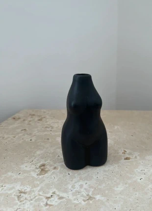 Petit vase noir en forme de corps, brand: Primark, condition: Very good, €5.00, €5.95 includes Buyer Protection