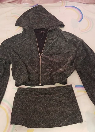 Conjunto sudadera y top Berskha brillo, marca: Bershka, estado: Novo sem etiquetas, tamanho: S / 36 / 8, €6.00, €7.00 inclui Proteção do Comprador
