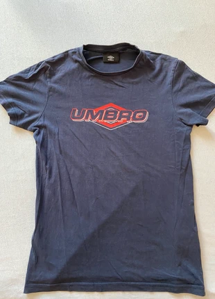 T-shirt bleu marine UMBRO, marke: Umbro, zustand: Zufriedenstellend, größe: S, 4,00 €, 4,90 € inklusive Vinted-Käuferschutz