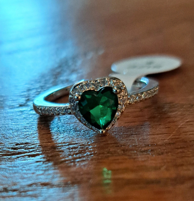 Silver and green rhinestone heart ring size 8 2