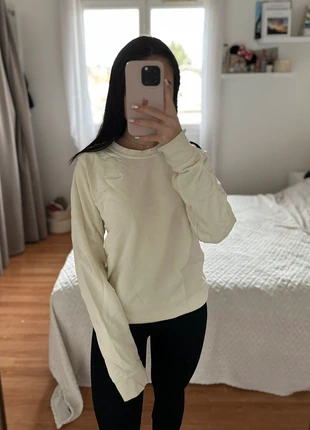Pull oversize jaune pastel - Nike - Taille XS, marque: Nike, état: Très bon état, taille: XS / 34 / 6, 20,00 €, 21,70 € Protection acheteurs incluse