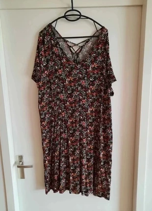 Nieuwe jurk, merk: M&S Mode, staat: Nieuw zonder prijskaartje, maat: 7XL / 54 / 26, € 9,95, € 11,15 inclusief Kopersbescherming