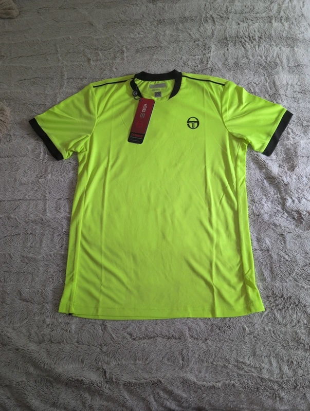 T-shirt S Sergio Tacchini neuf