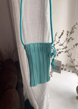 Kleine Umhängetasche von pleats please Issey myake, merk: Pleats Please Issey Miyake, staat: Nieuw met prijskaartje, € 69,00, € 73,15 inclusief Kopersbescherming