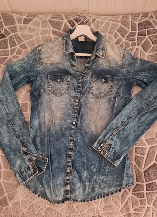 Denim shirt camisa vaquera, marca: Bershka, estado: Muy bueno, tamaño: XS / 34 / 6, 6,00 €, 7,00 € Protección al comprador incluida